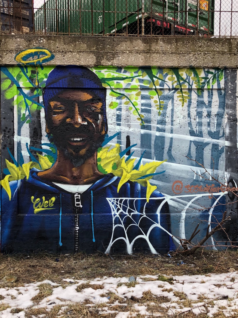 mural in Chicago by artist unknown.