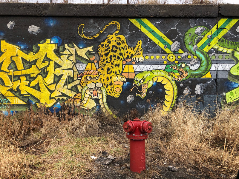 mural in Chicago by artist unknown.