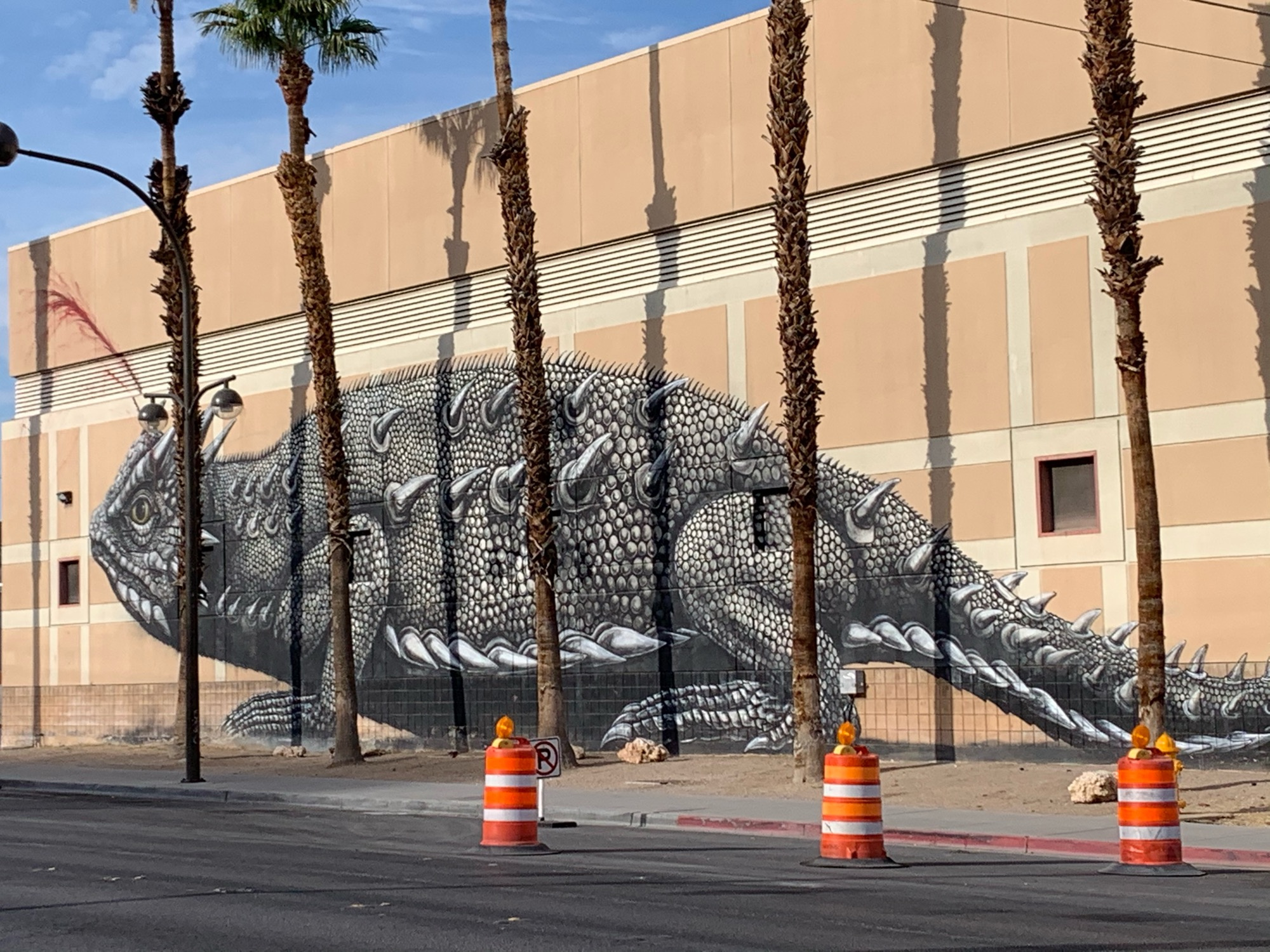 mural in Las Vegas by artist ROA. Tagged: animals