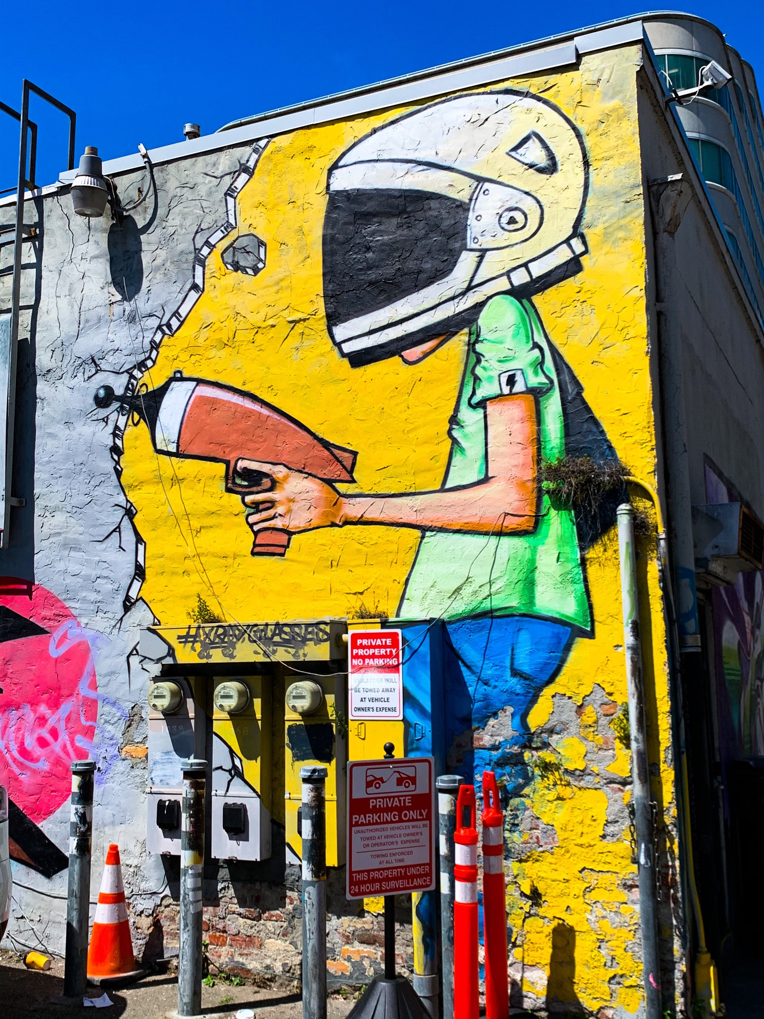 mural in Oakland by artist unknown.