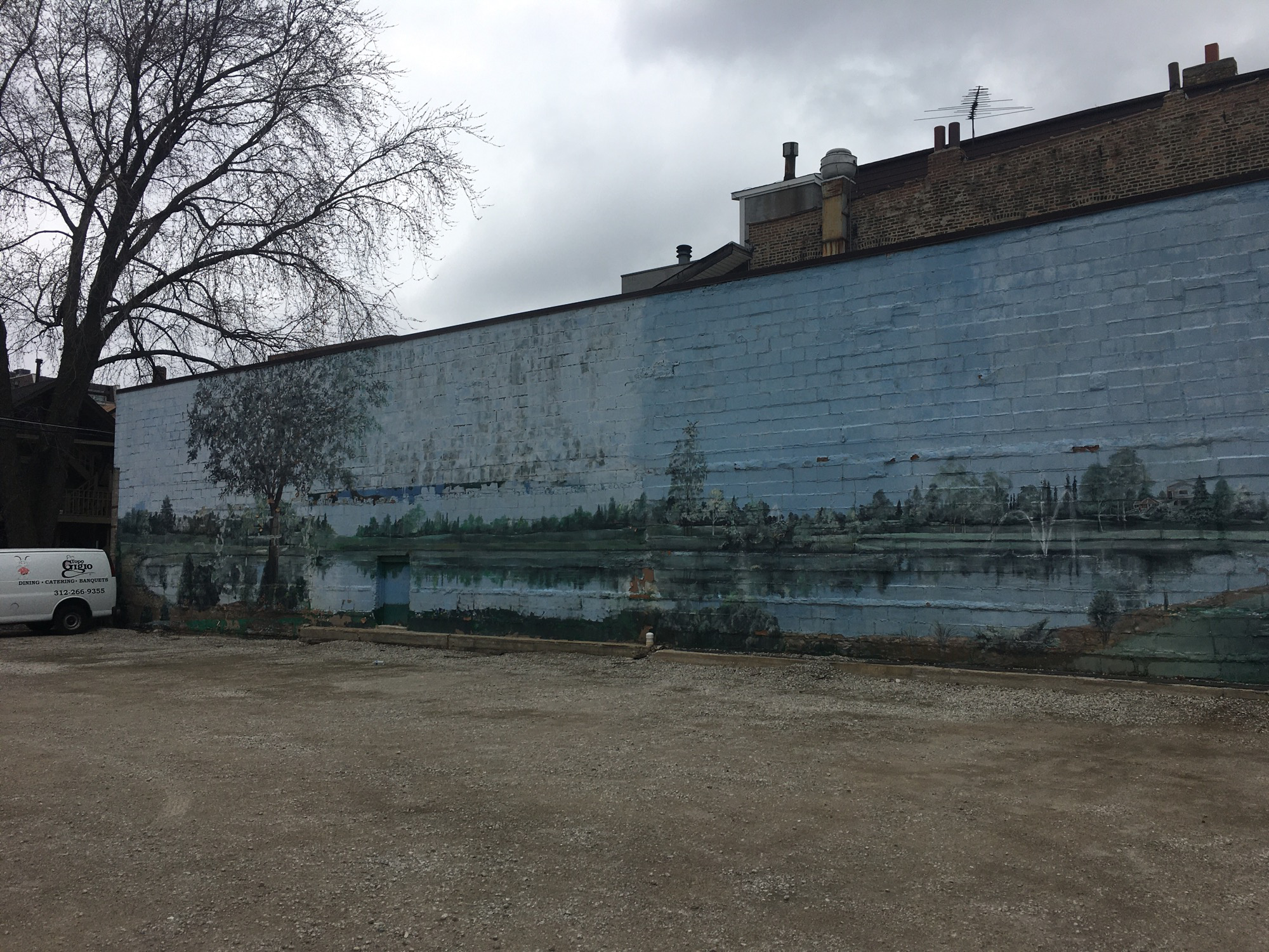 mural in Chicago by artist unknown.