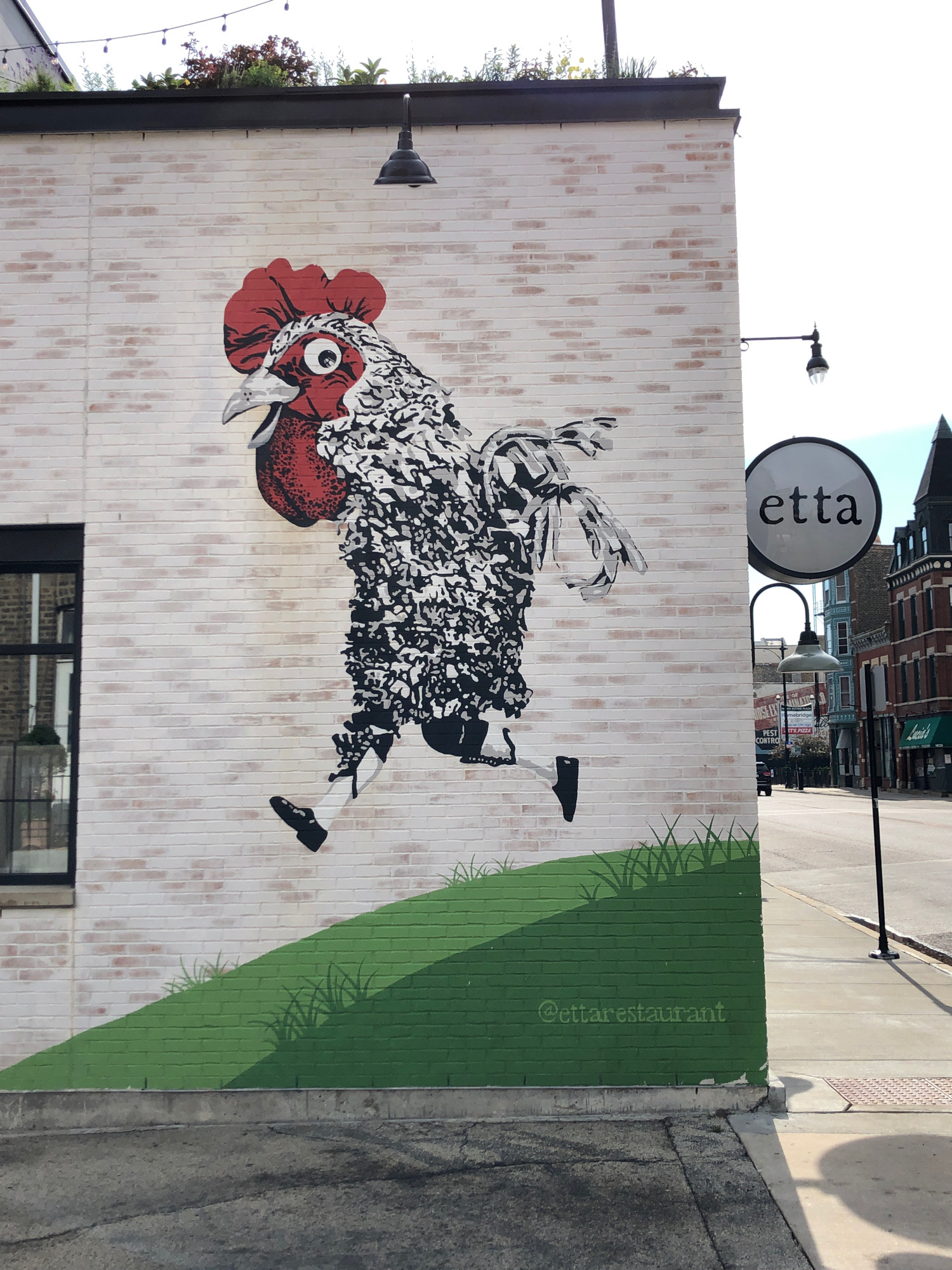 mural in Chicago by artist unknown.