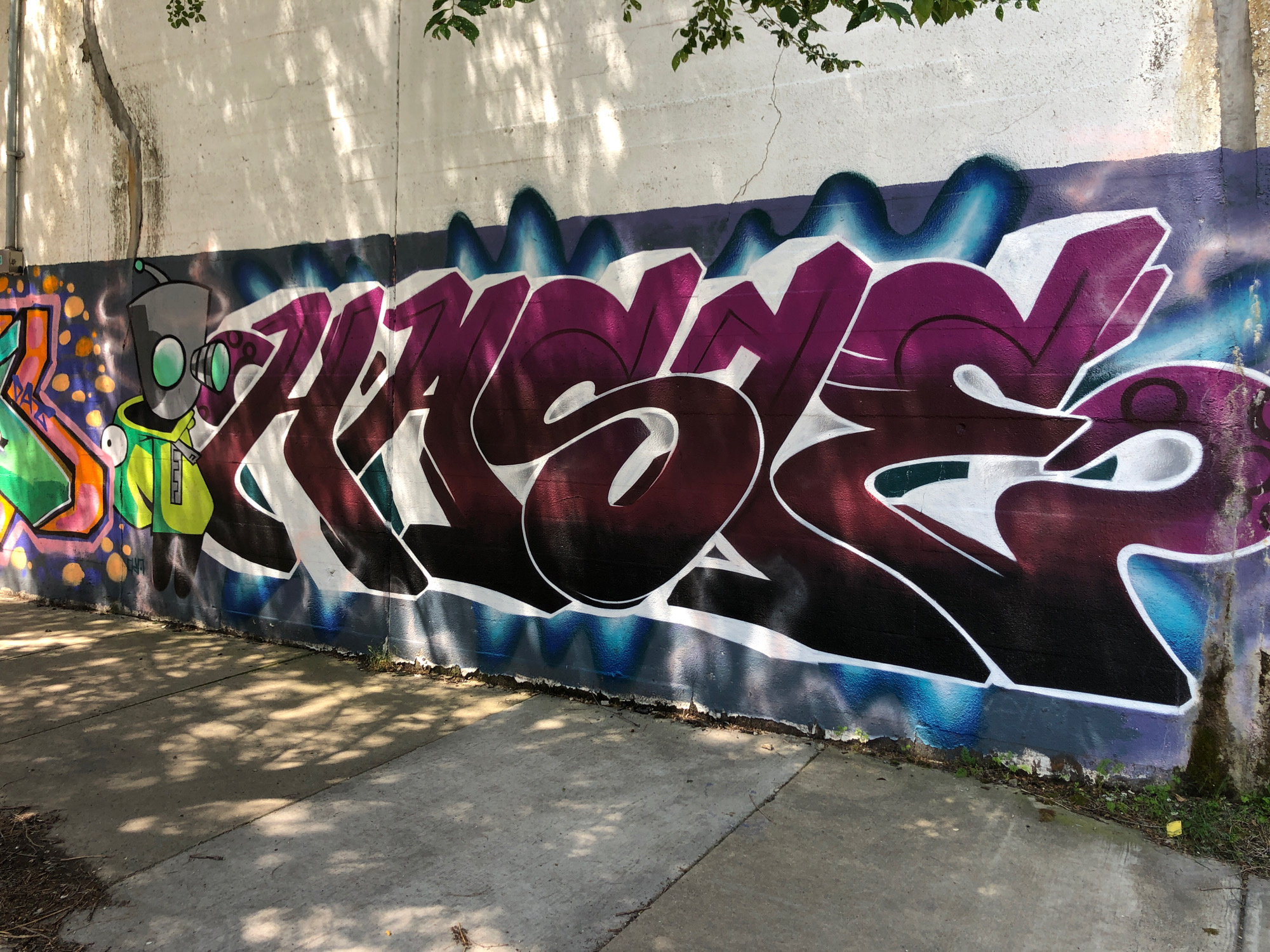 mural in Chicago by artist unknown.