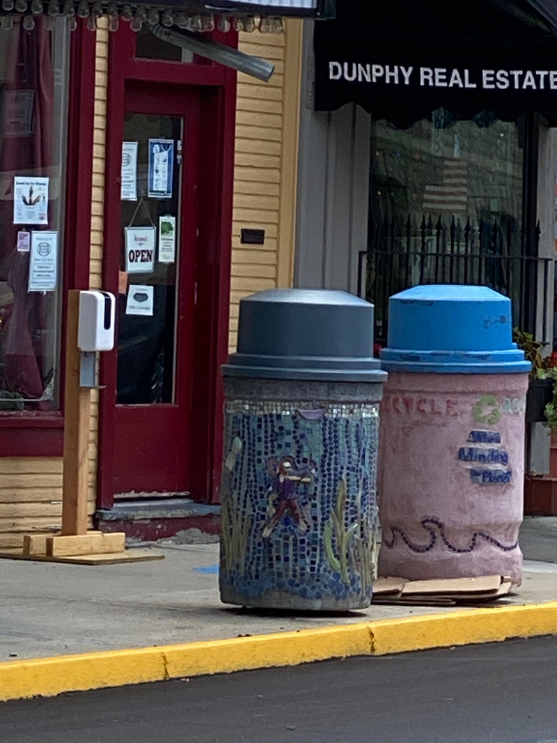 mural in Yellow Springs by artist unknown.