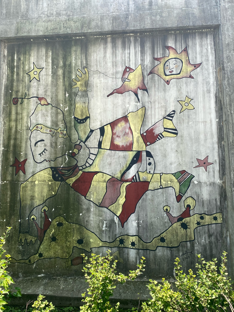 mural in Chicago by artist unknown.