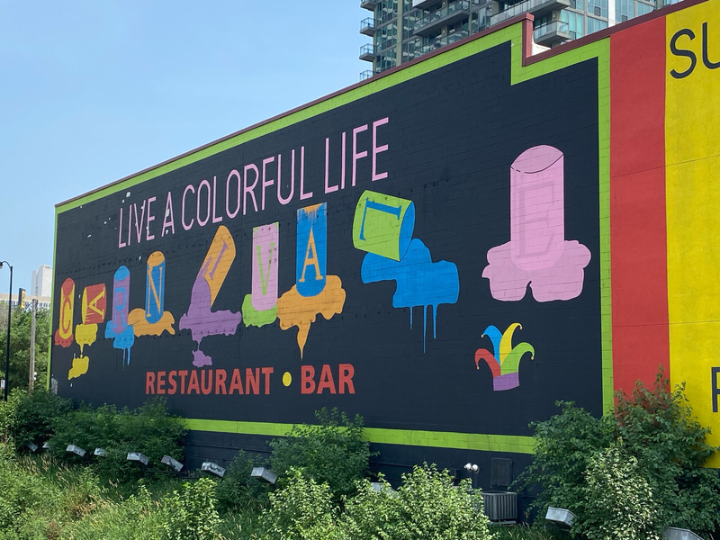 mural in Chicago by artist unknown.