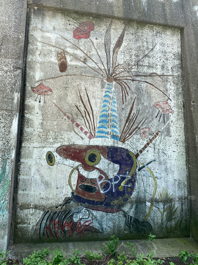 mural in Chicago by artist unknown.