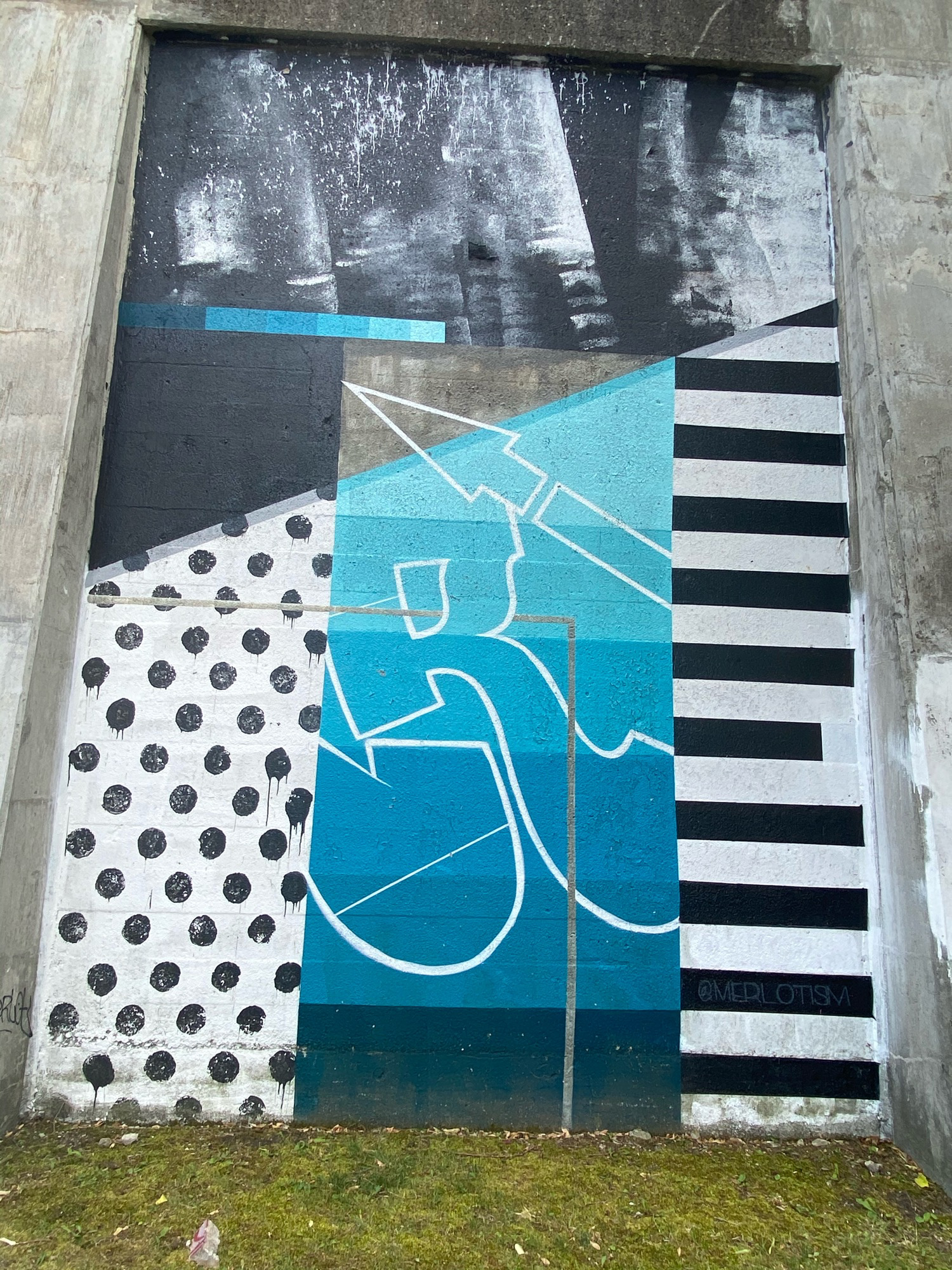 mural in Chicago by artist Miss Merlot.