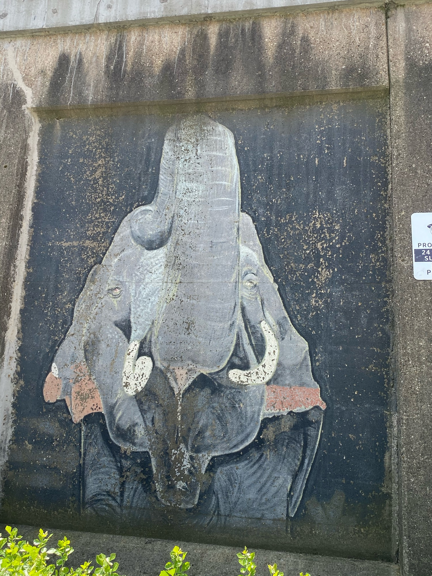 mural in Chicago by artist unknown.