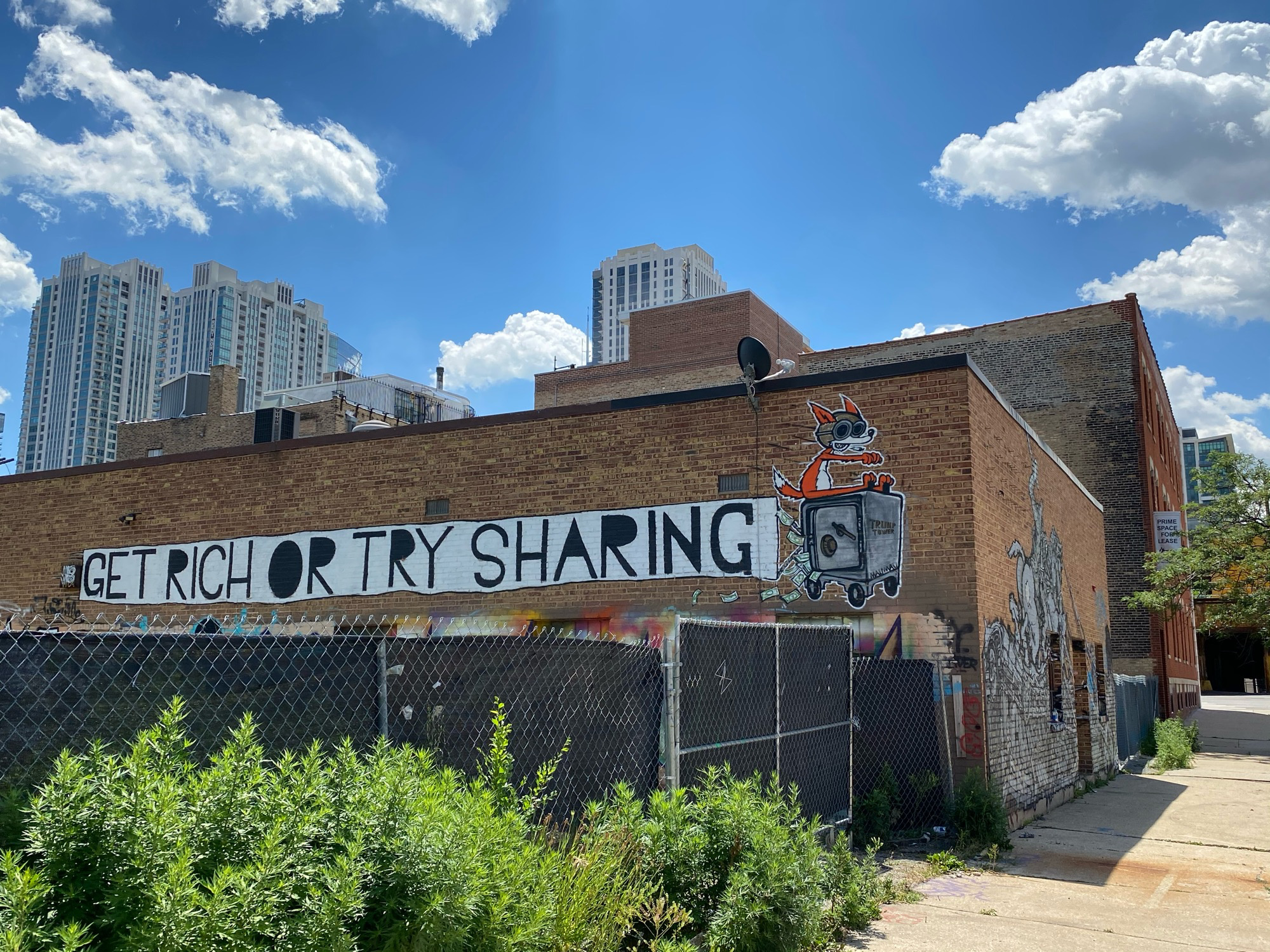 mural in Chicago by artist Mau Mau.