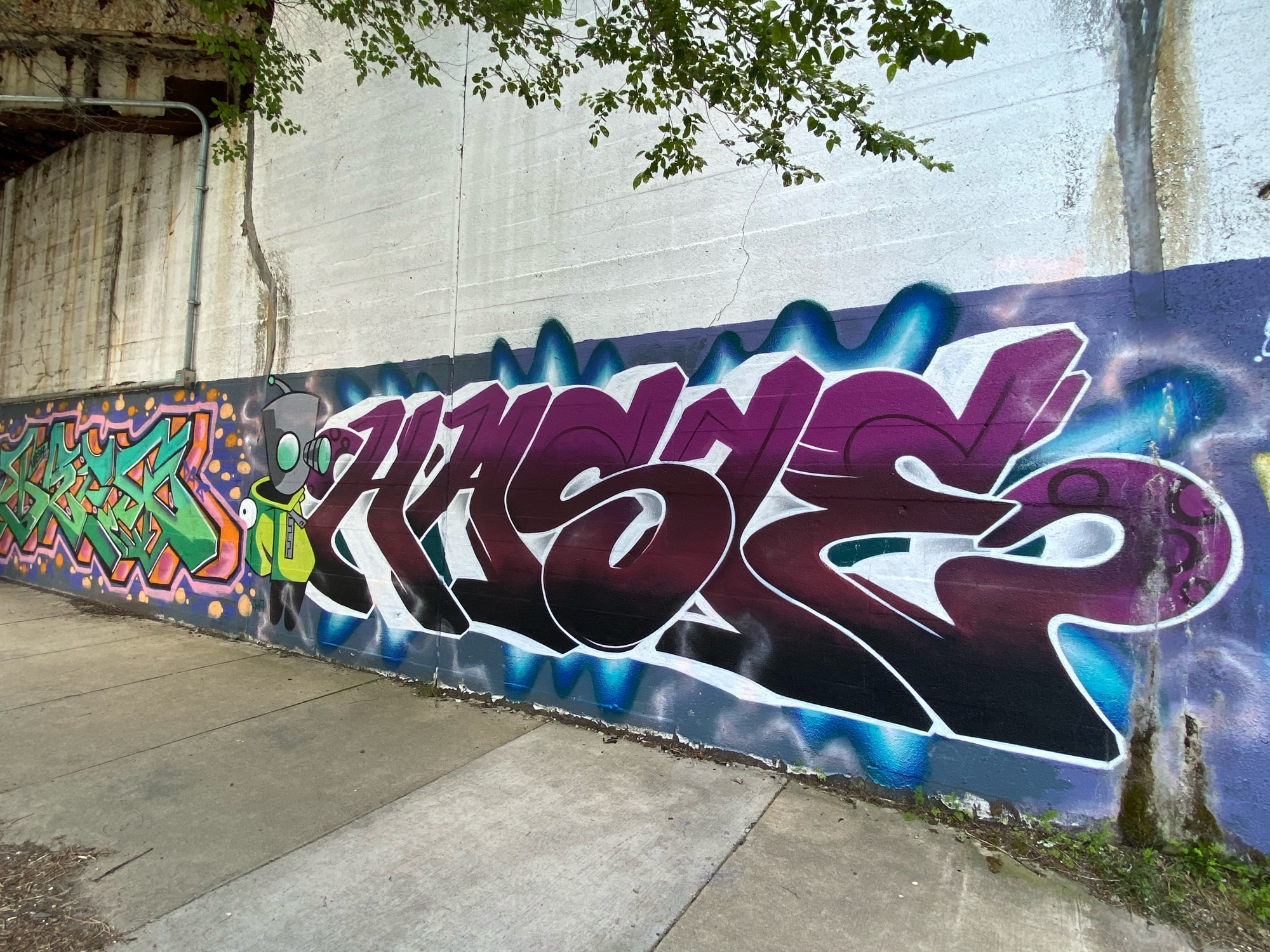 mural in Chicago by artist unknown.