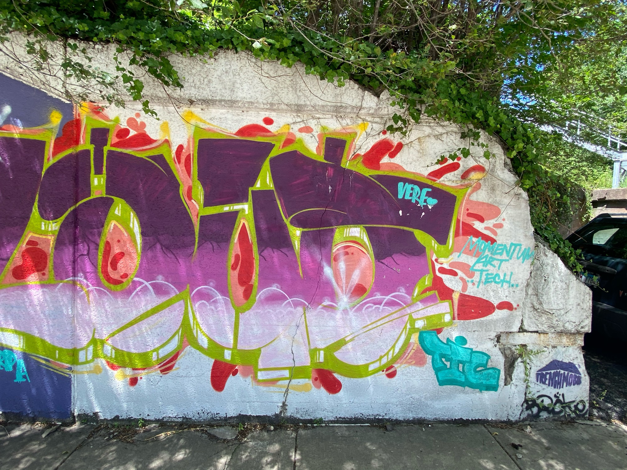 mural in Chicago by artist unknown.