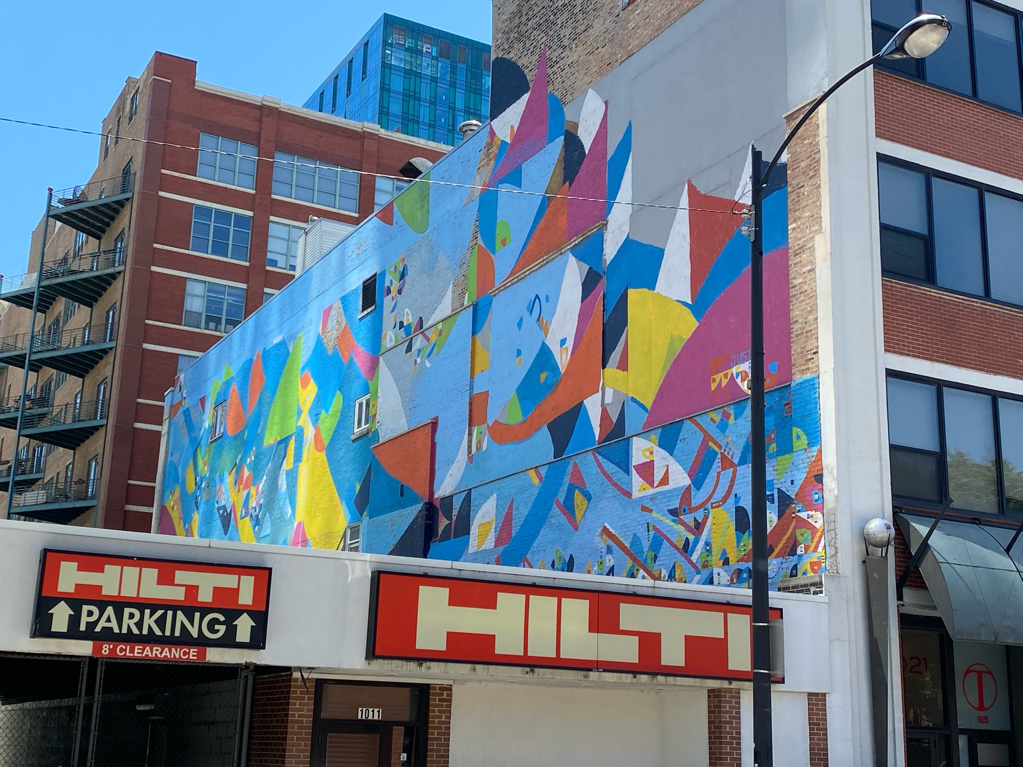 mural in Chicago by artist Justus Roe.