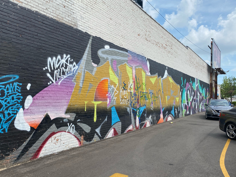 mural in Chicago by artist unknown.