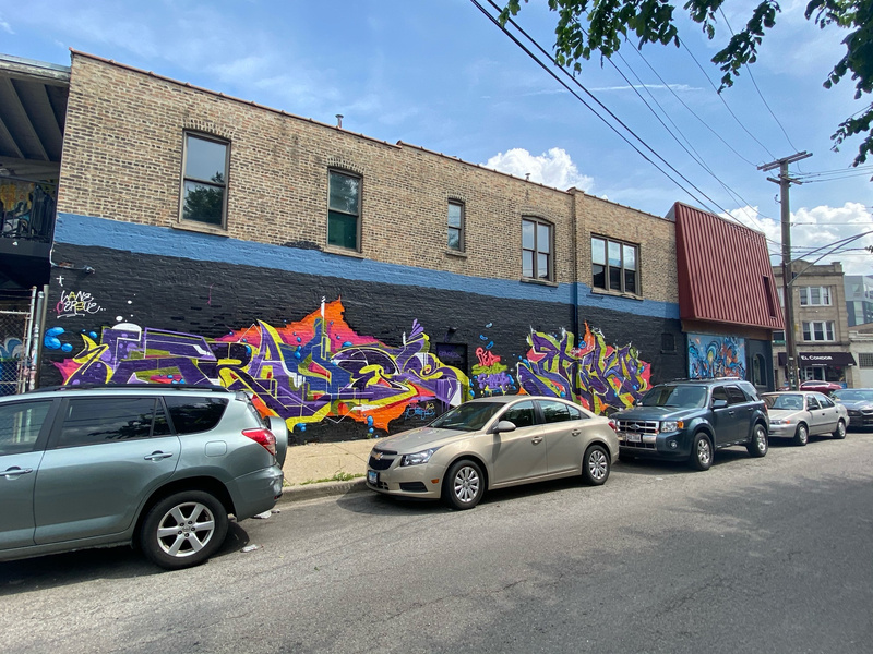 mural in Chicago by artist unknown.