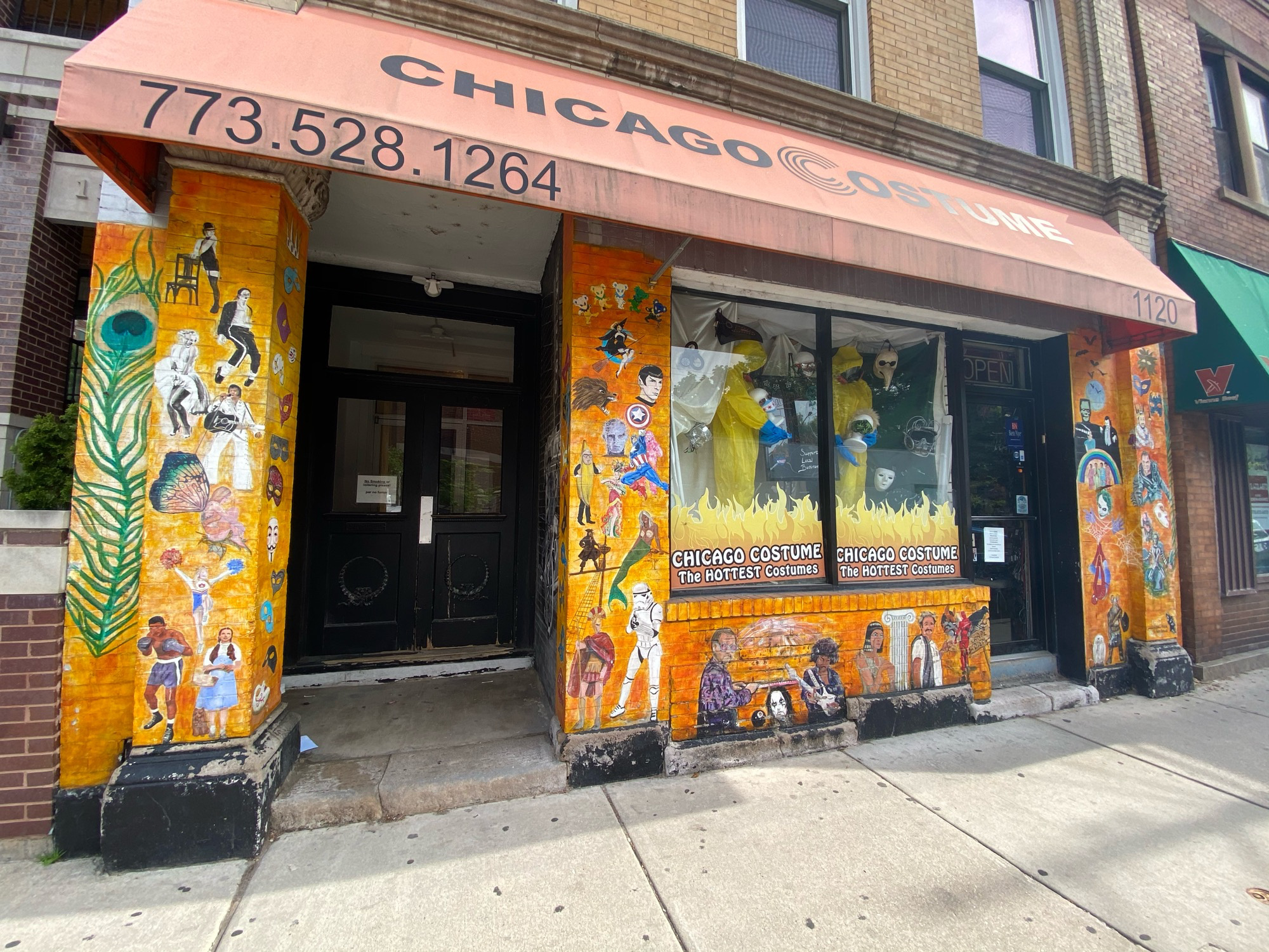 mural in Chicago by artist unknown.