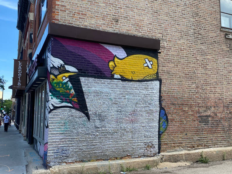 mural in Chicago by artist unknown.