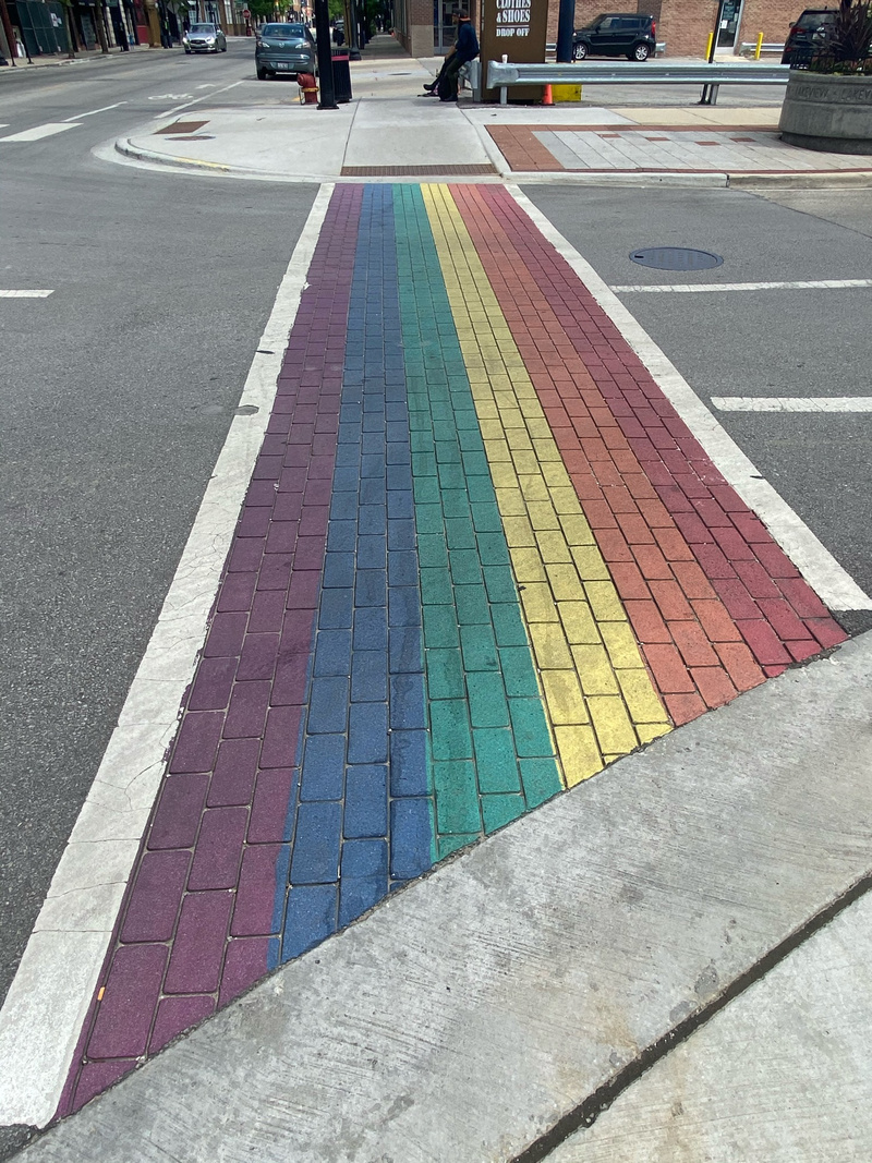 mural in Chicago by artist unknown.