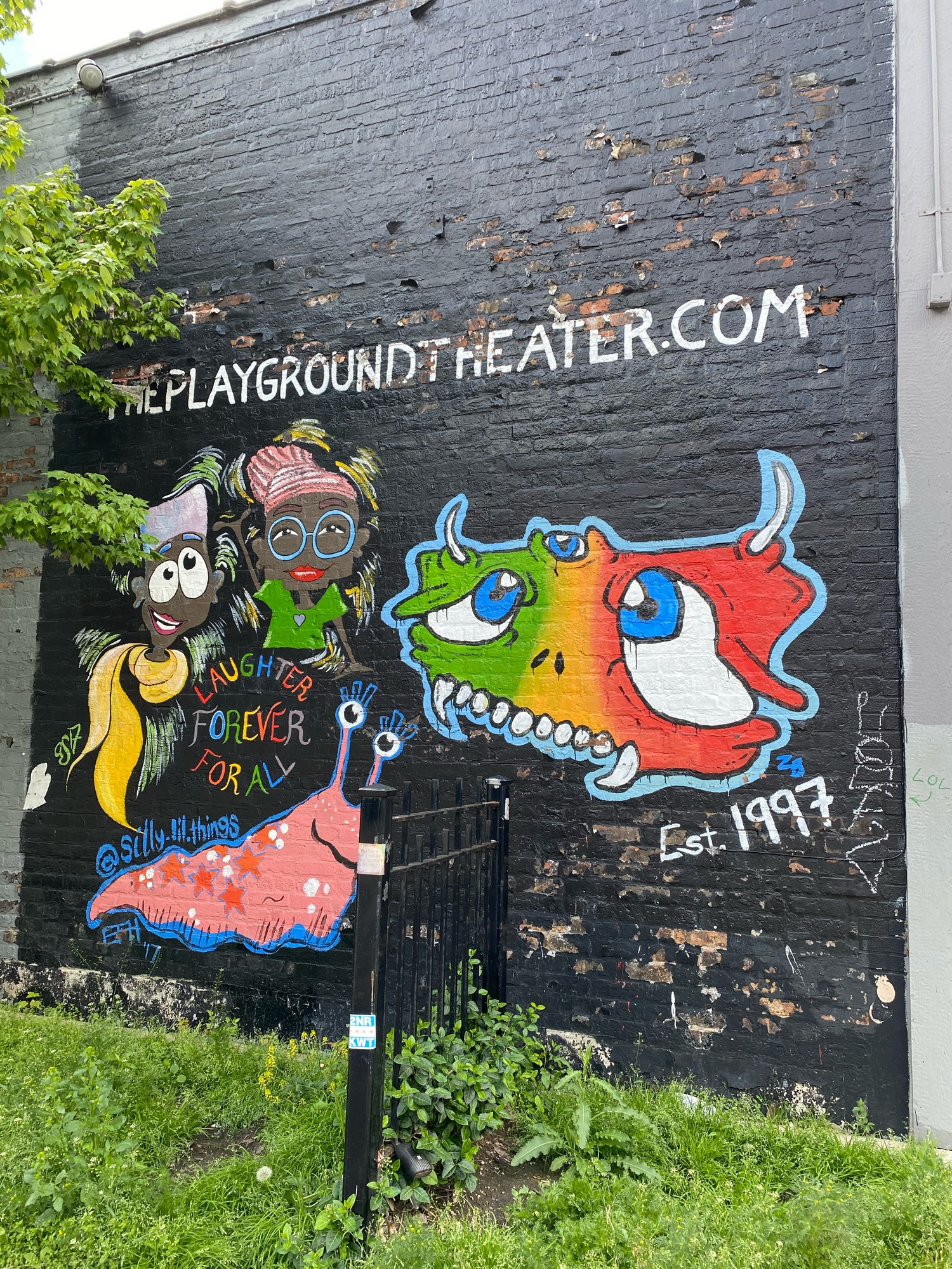 mural in Chicago by artist unknown.