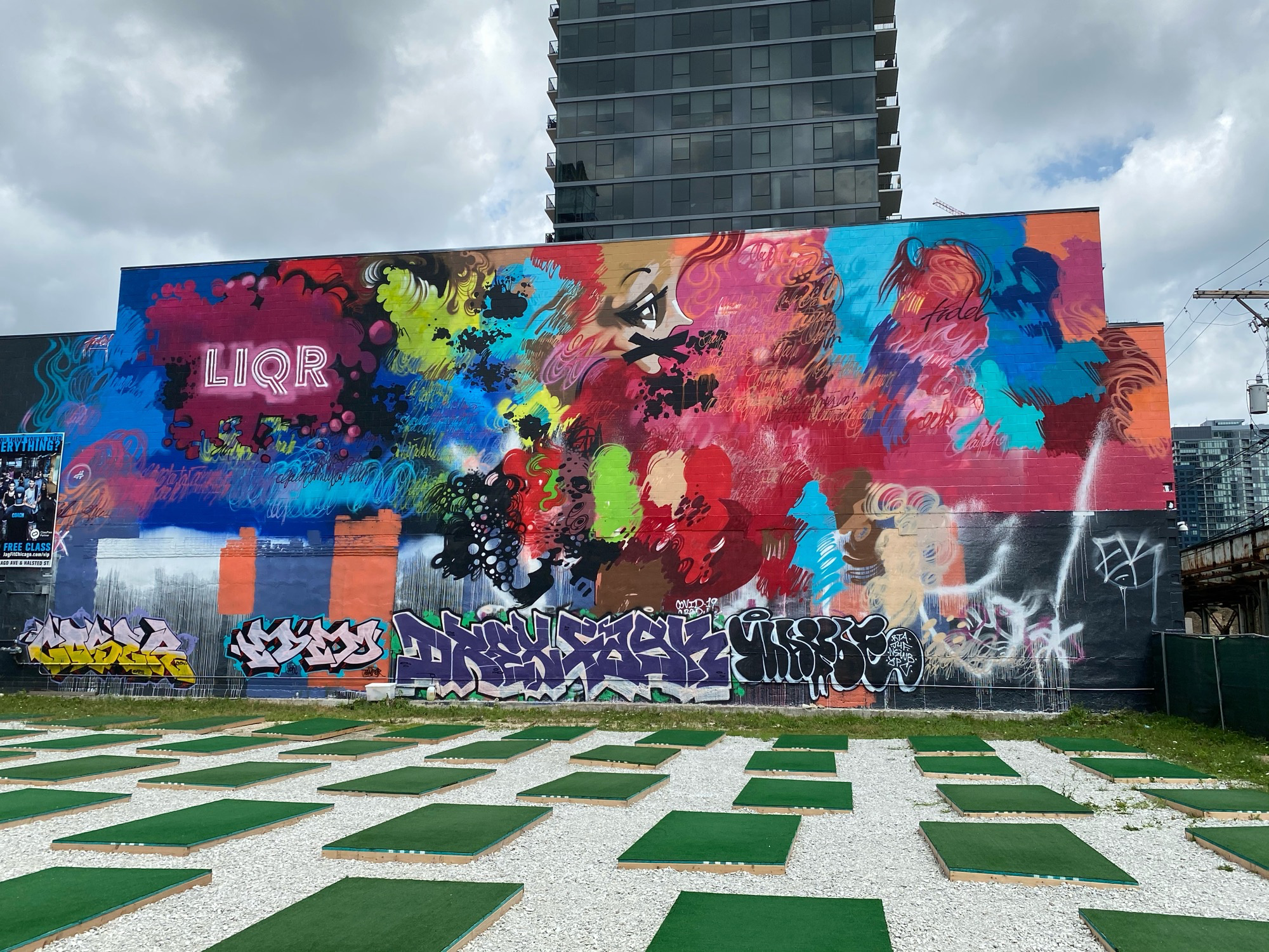 mural in Chicago by artist unknown.