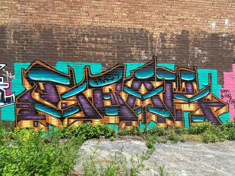 mural in Chicago by artist unknown.