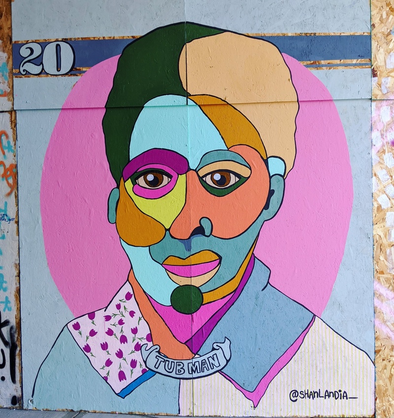 mural in Chicago by artist unknown.