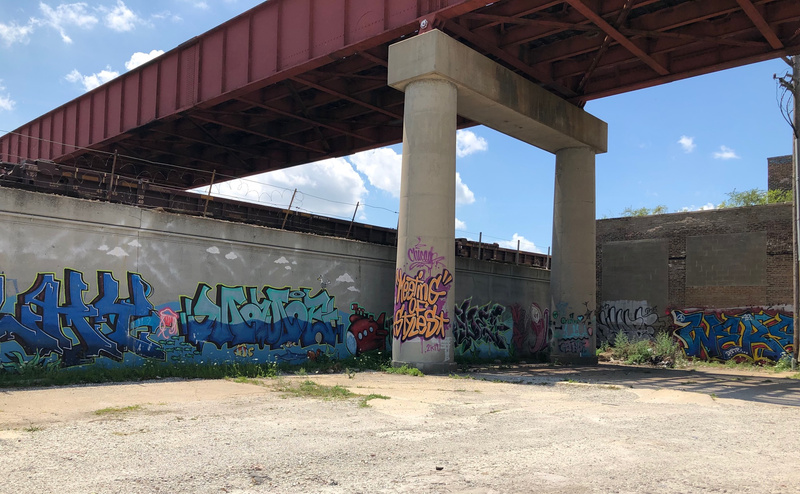 mural in Chicago by artist unknown.