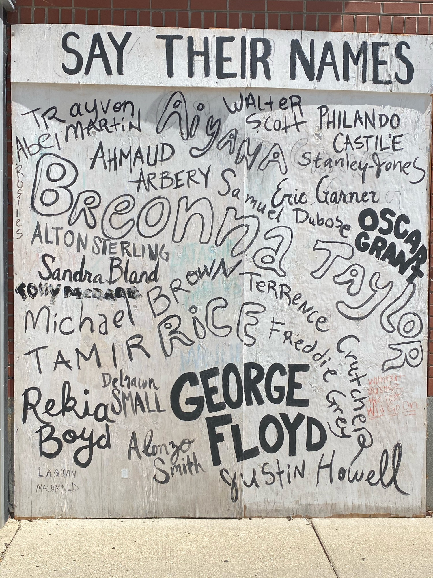 mural in Chicago by artist unknown.