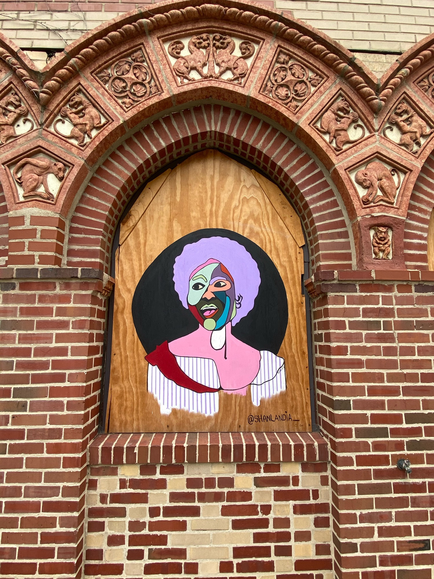 mural in Chicago by artist unknown.