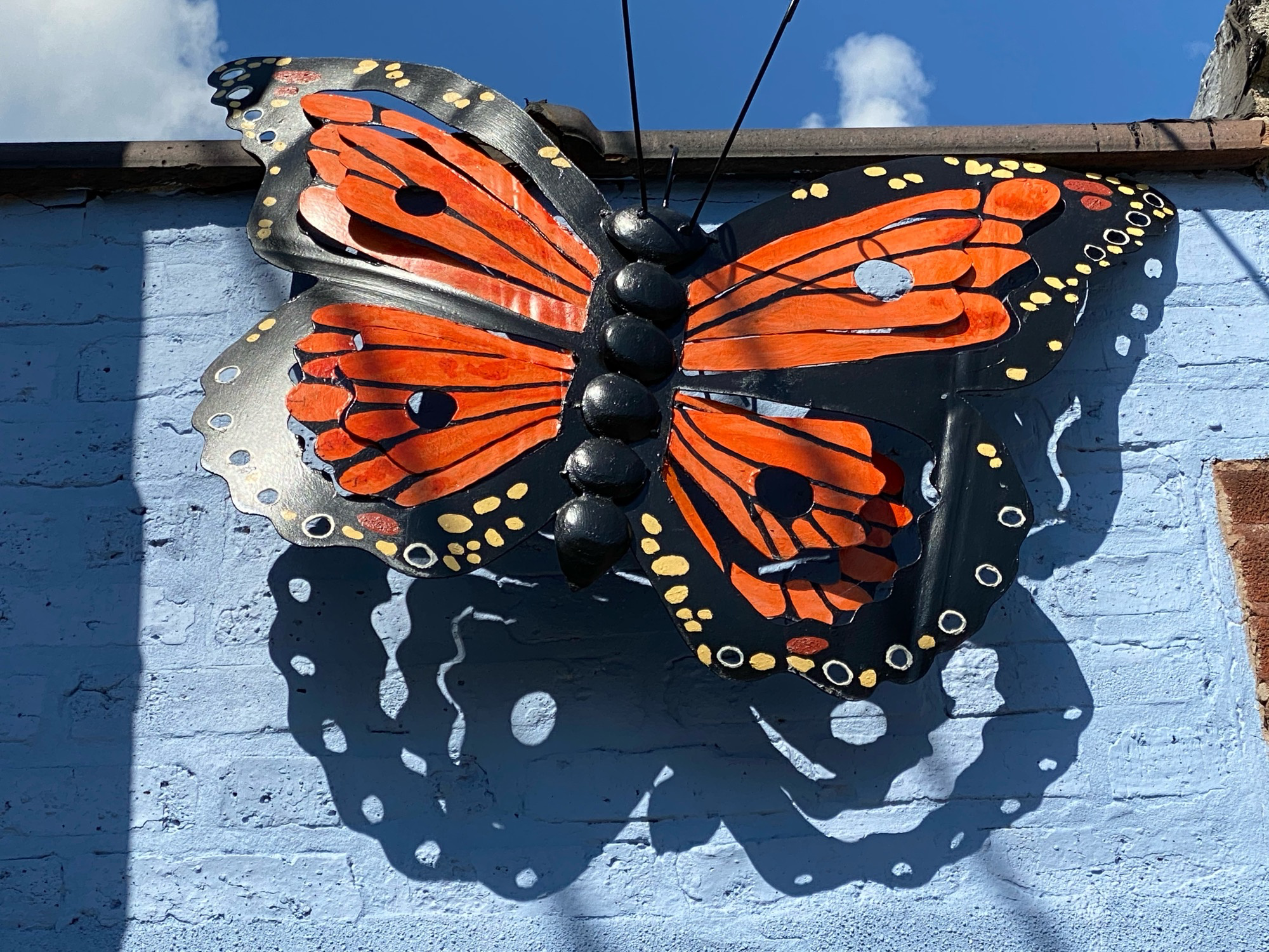mural in Chicago by artist unknown.