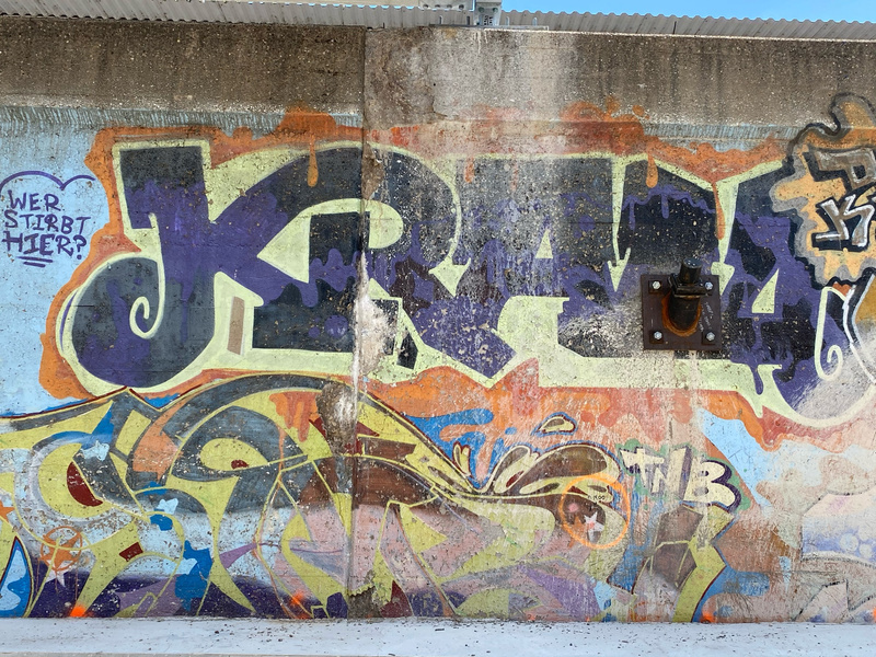 mural in Chicago by artist unknown.