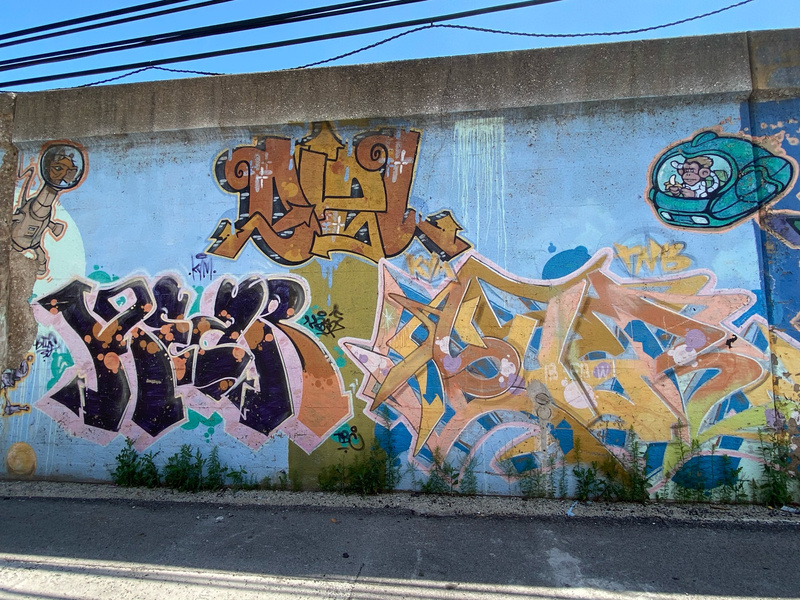 mural in Chicago by artist unknown.