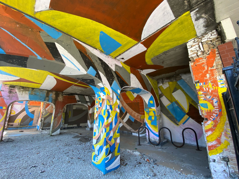 mural in Chicago by artist unknown.