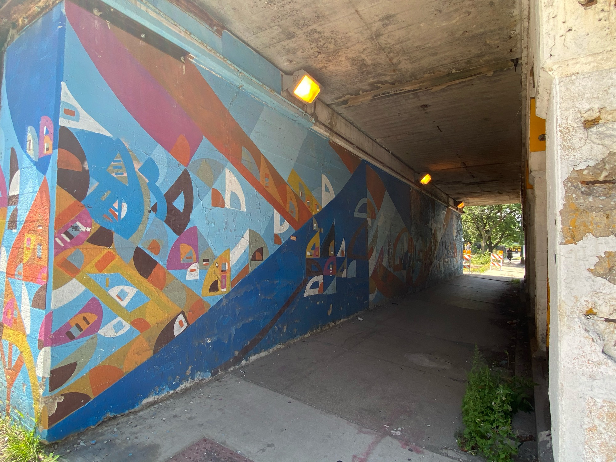 mural in Chicago by artist Justus Roe.