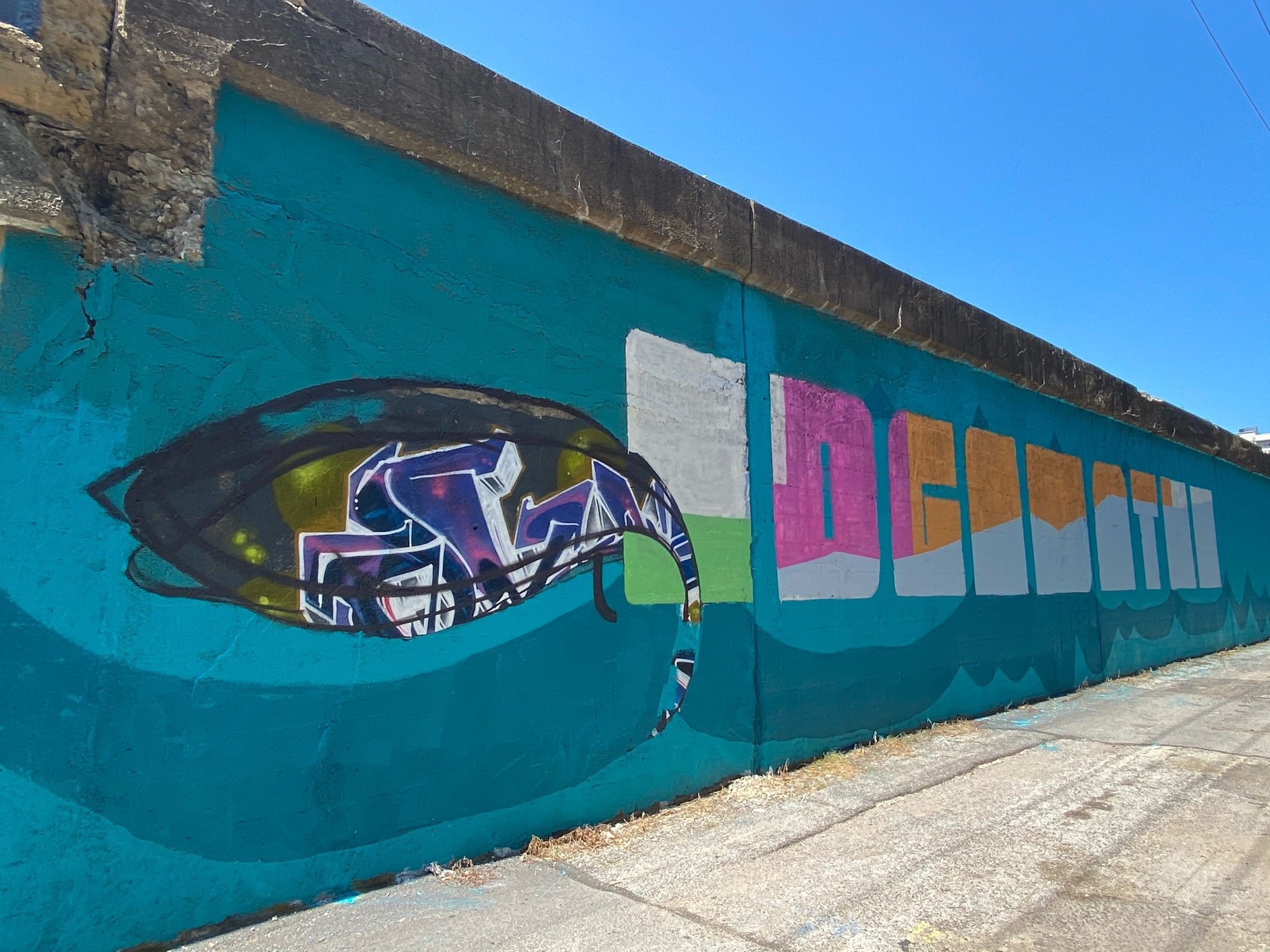 mural in Chicago by artist unknown.