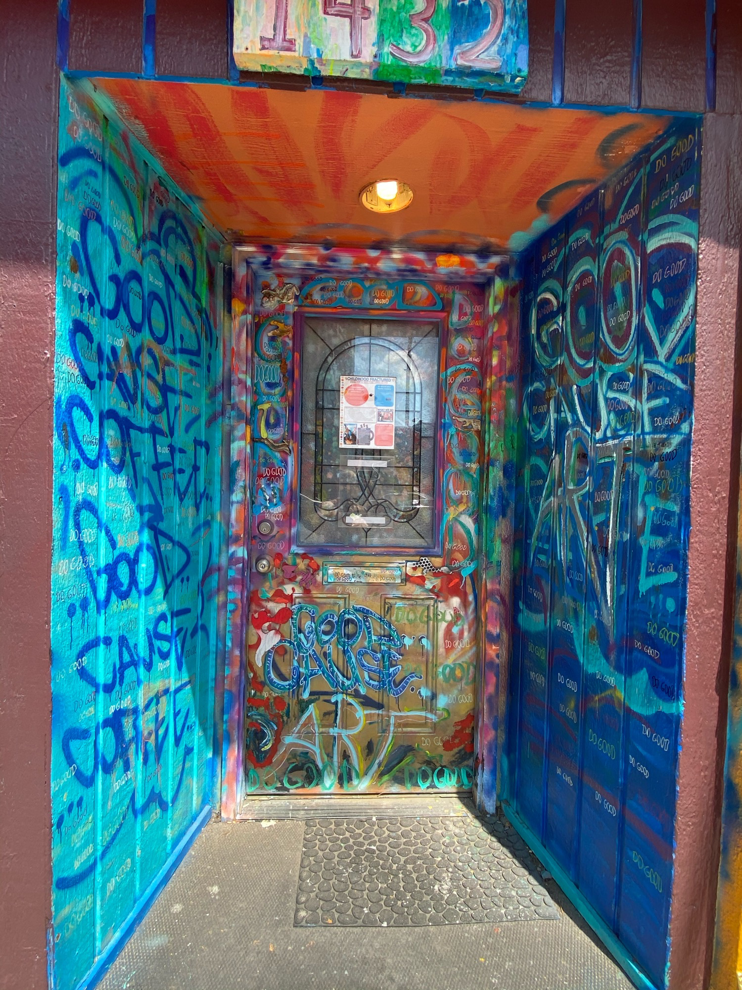 mural in Chicago by artist unknown.