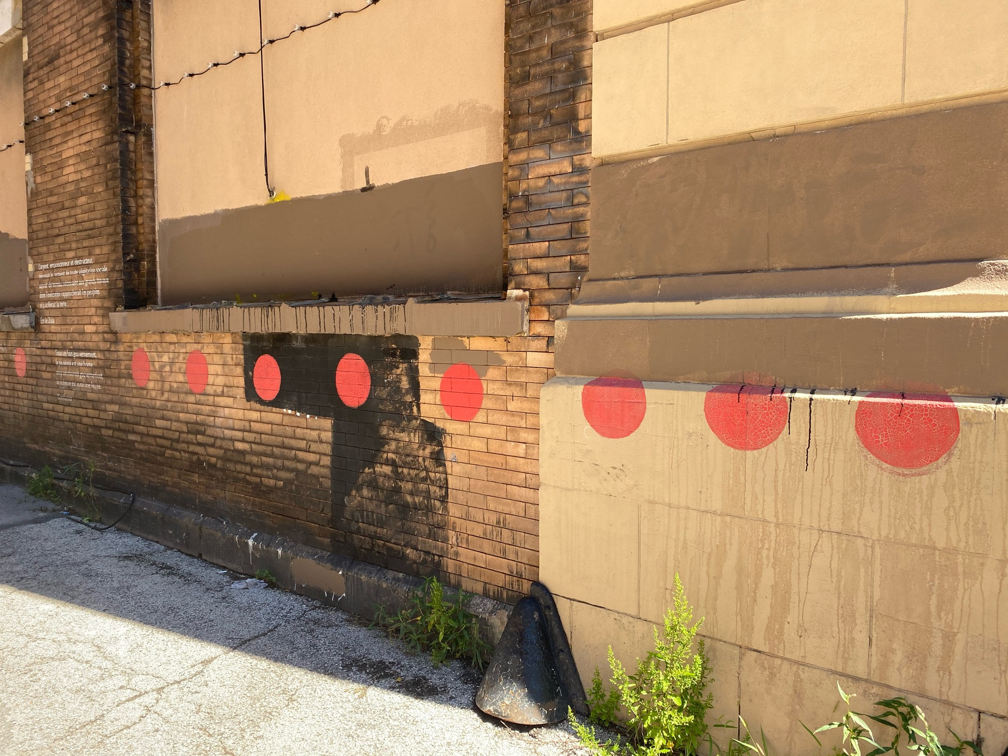 mural in Chicago by artist unknown.