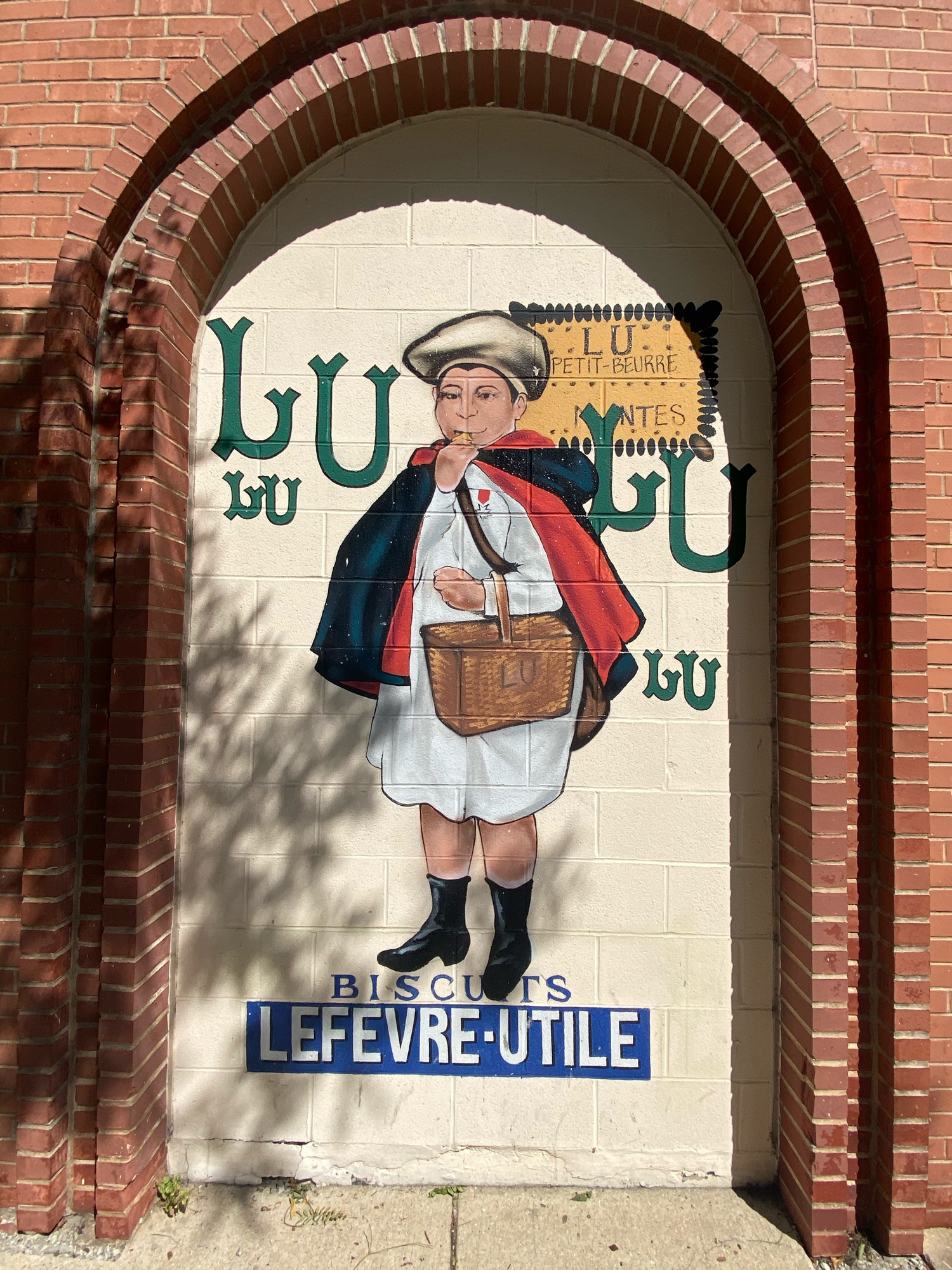 mural in Chicago by artist unknown.