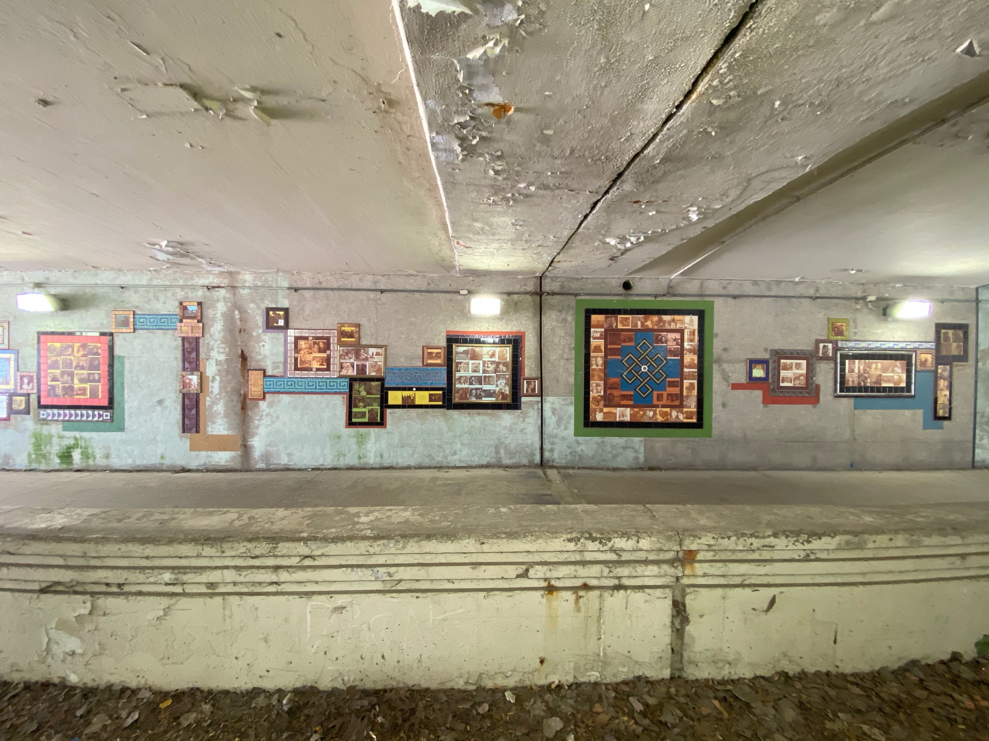 mural in Chicago by artist unknown.