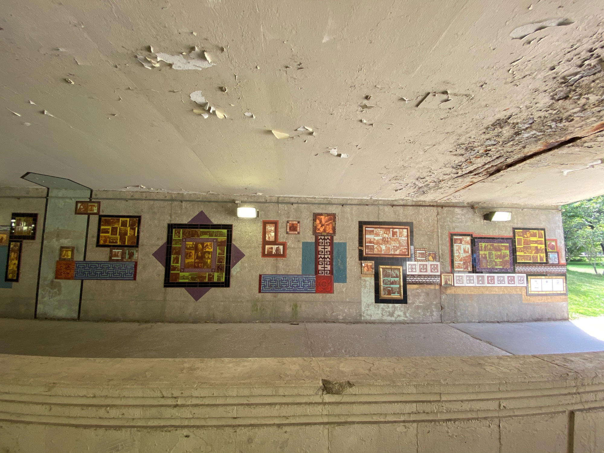 mural in Chicago by artist unknown.