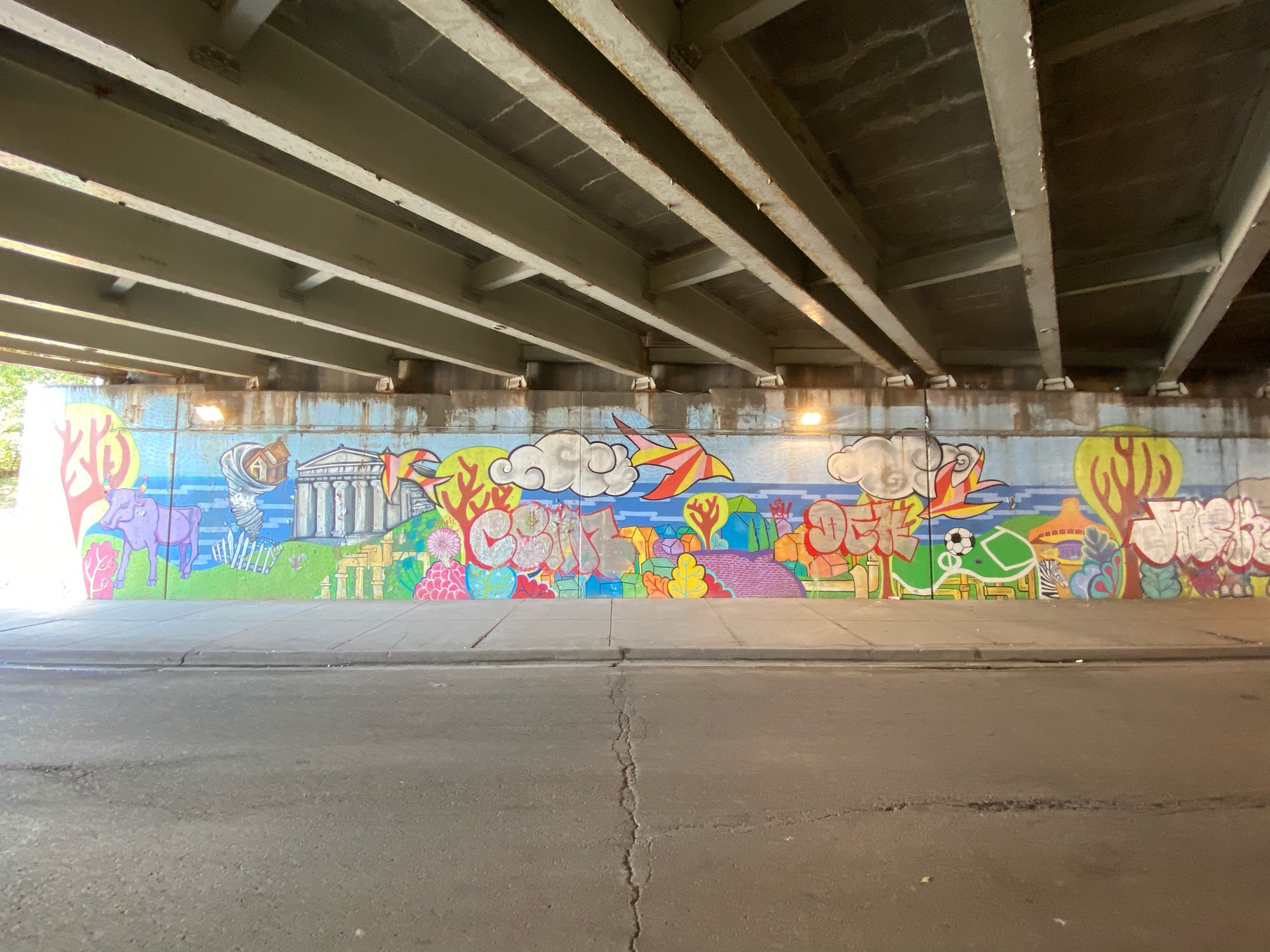 mural in Chicago by artist unknown.