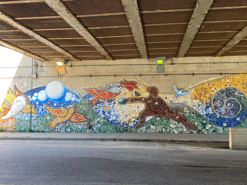 mural in Chicago by artist unknown.