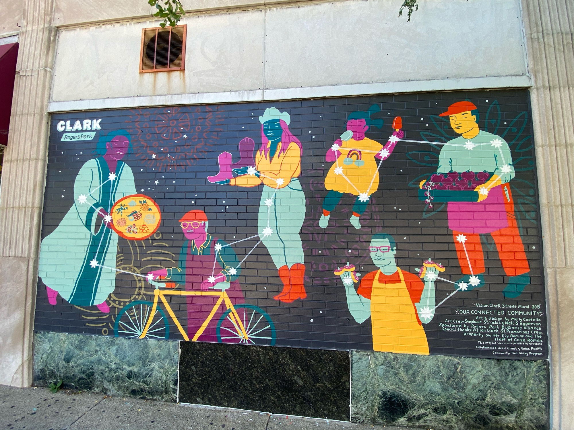 mural in Chicago by artist unknown.