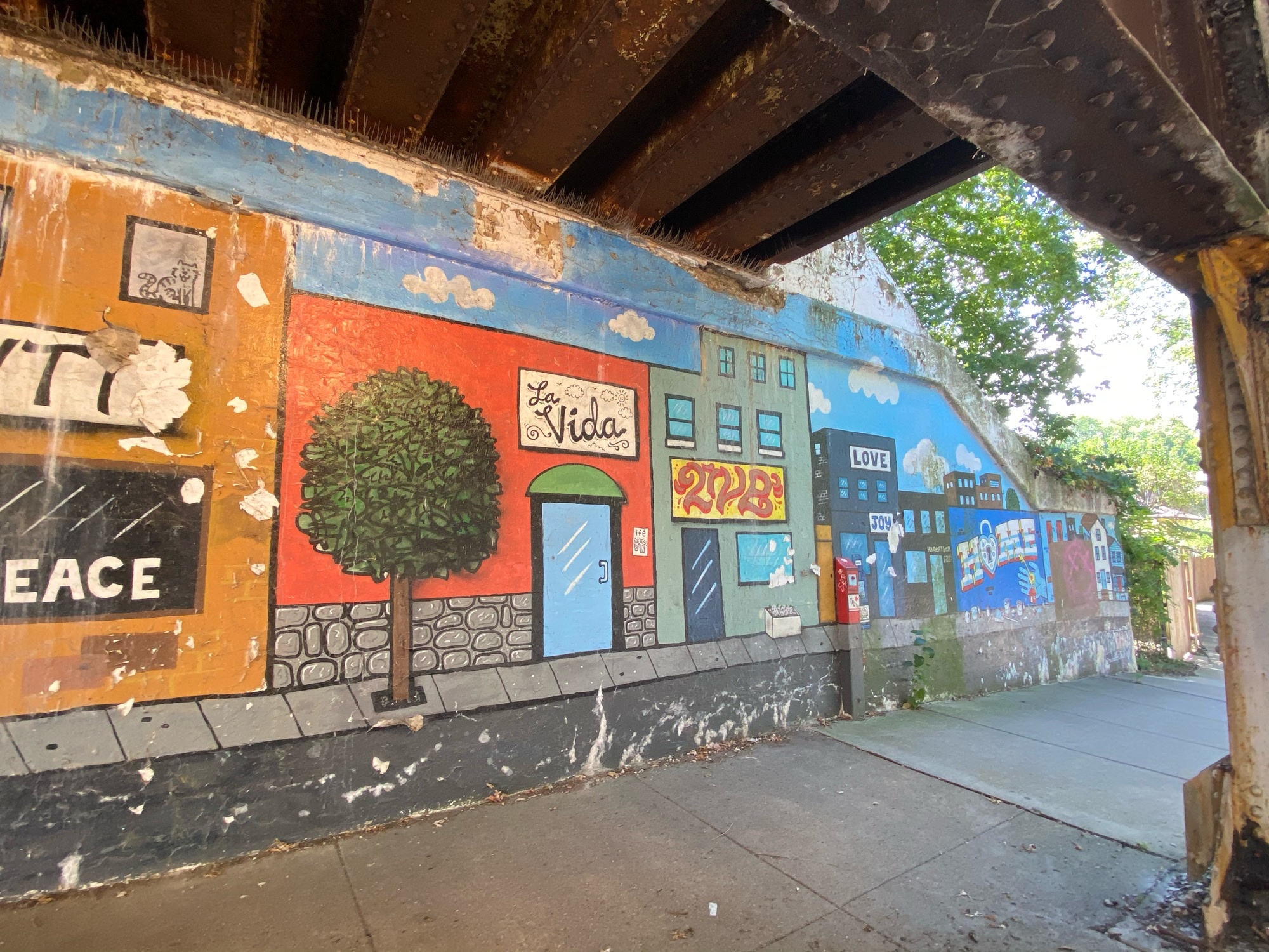 mural in Chicago by artist unknown.