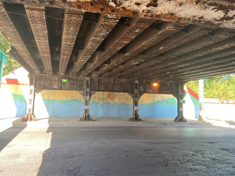 mural in Chicago by artist unknown.