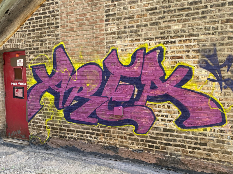 mural in Chicago by artist unknown.