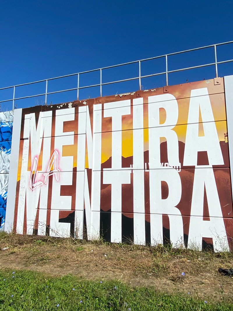 mural in Chicago by artist unknown.
