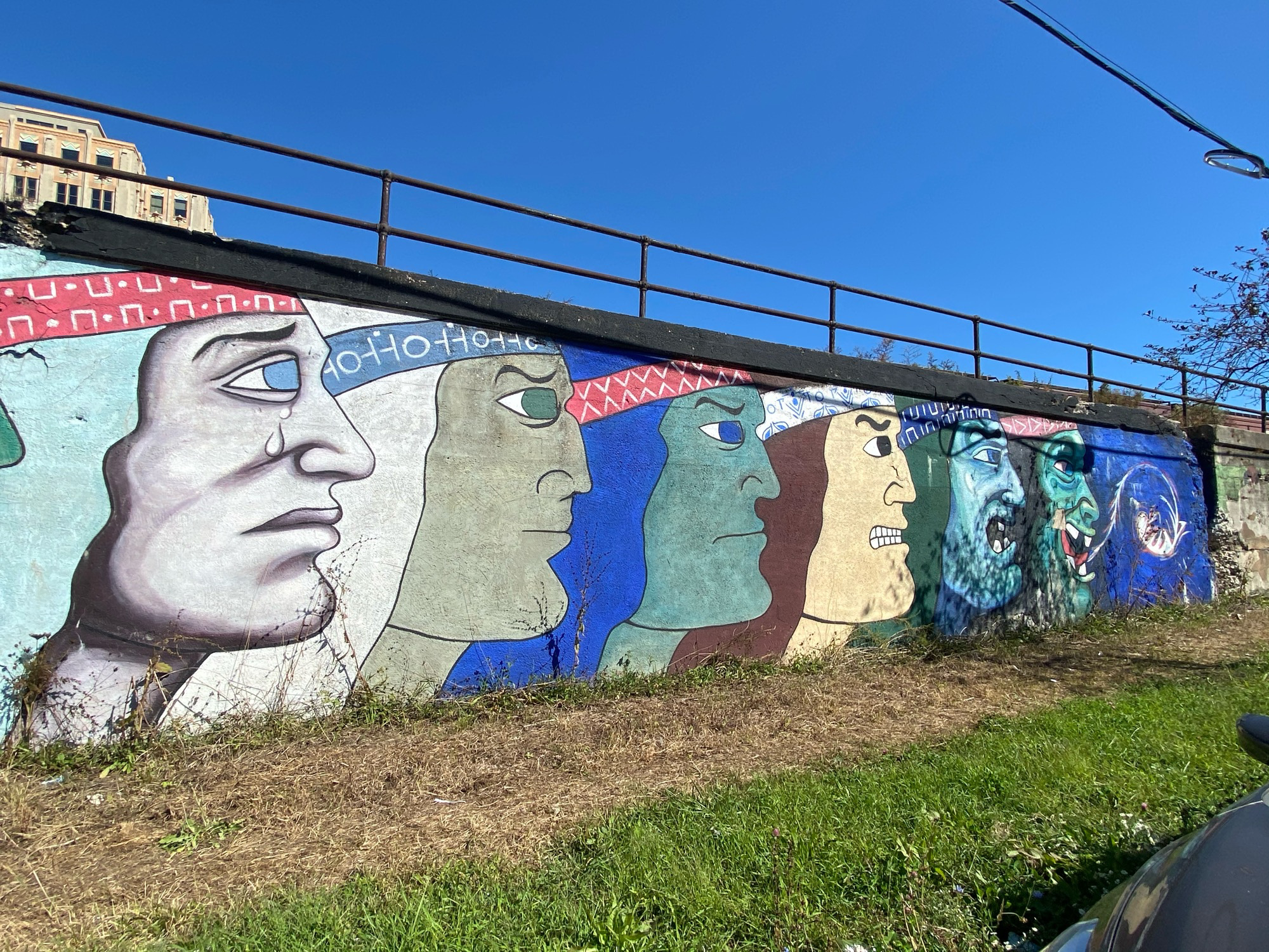 mural in Chicago by artist unknown.