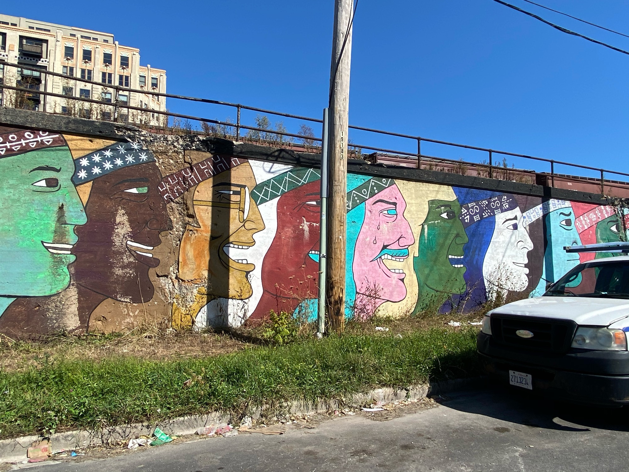 mural in Chicago by artist unknown.