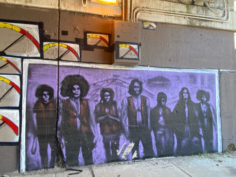 mural in Chicago by artist unknown.